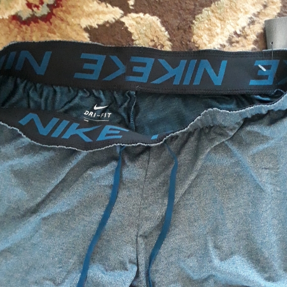 3x*Host Pick*Nike dri-fit ladies shorts - Picture 7 of 16